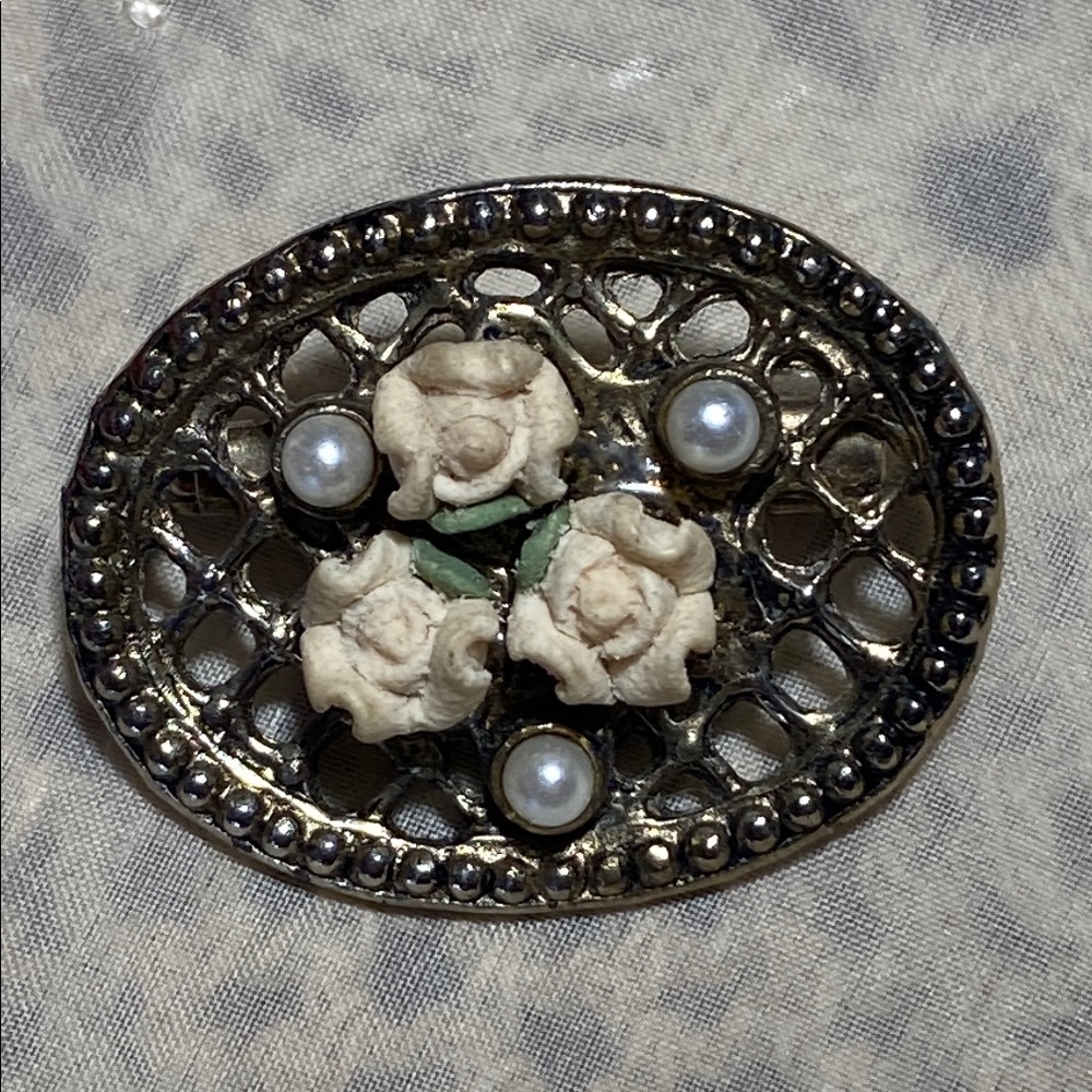 Vintage 1928 Jewelry Co. Gold Tone Brooch Faux Pearls Porcelain Roses